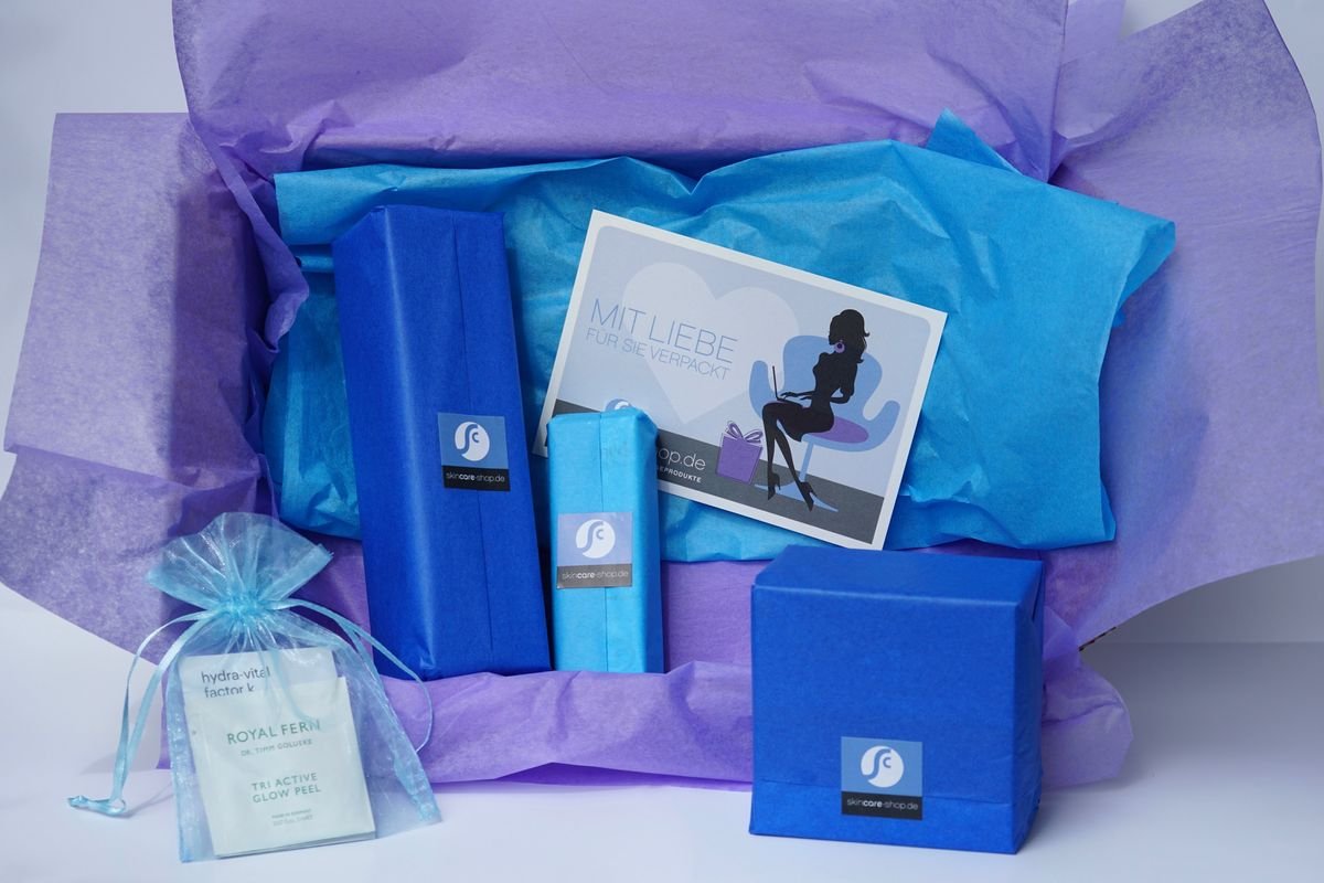 Überraschungs-Bundle mit exklusiven Pflegeprodukten im Wert von rund 300.- EUR